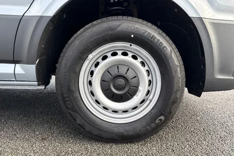 DE75XNP Volkswagen Crafter CR35 Commerce Plus MWB 140 PS Automatic FWD - MY25/LED's/Camera/Alloys Thumbnail #10