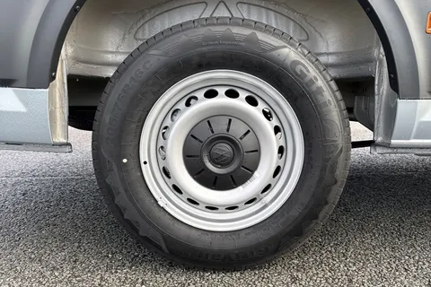 DE75XNP Volkswagen Crafter CR35 Commerce Plus MWB 140 PS Automatic FWD - MY25/LED's/Camera/Alloys Thumbnail #11