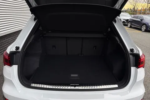 DN25FYT Audi Q3 Black Edition 35 TFSI 150 PS S tronic Thumbnail #8