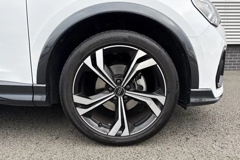 DN25FYT Audi Q3 Black Edition 35 TFSI 150 PS S tronic Thumbnail #11