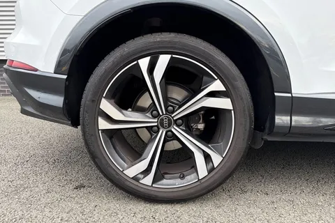 DN25FYT Audi Q3 Black Edition 35 TFSI 150 PS S tronic Thumbnail #13