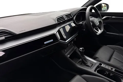DN25FYT Audi Q3 Black Edition 35 TFSI 150 PS S tronic Thumbnail #16