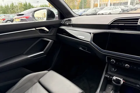 DN25FYT Audi Q3 Black Edition 35 TFSI 150 PS S tronic Thumbnail #21