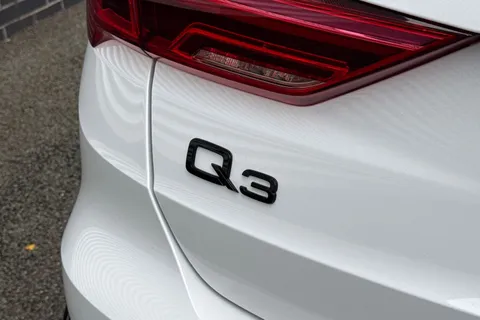 DN25FYT Audi Q3 Black Edition 35 TFSI 150 PS S tronic Thumbnail #29