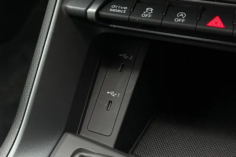 DN25FYT Audi Q3 Black Edition 35 TFSI 150 PS S tronic Thumbnail #49