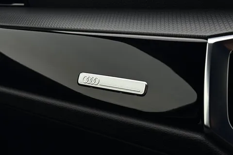 DN25FYT Audi Q3 Black Edition 35 TFSI 150 PS S tronic Thumbnail #52