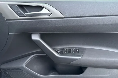 21 of 48 for Volkswagen Polo 1.0 TSI SE Euro 6 (s/s) 5dr