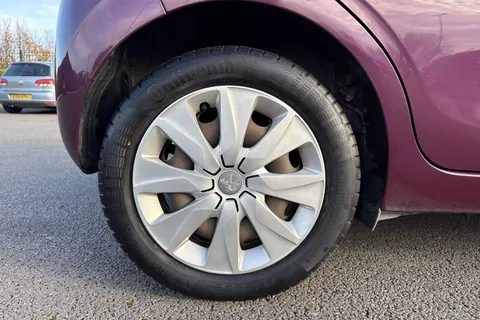 10 of 57 for PEUGEOT 108 1.0 Active 2 Tronic Euro 6 5dr