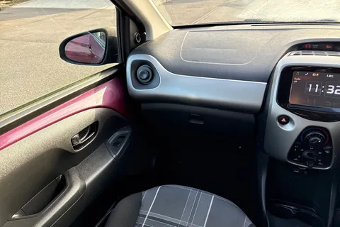 19 of 57 for PEUGEOT 108 1.0 Active 2 Tronic Euro 6 5dr