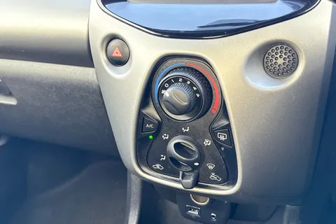 21 of 57 for PEUGEOT 108 1.0 Active 2 Tronic Euro 6 5dr