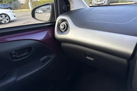 49 of 57 for PEUGEOT 108 1.0 Active 2 Tronic Euro 6 5dr