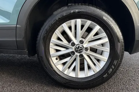 13 of 47 for VOLKSWAGEN T-ROC 1.5 TSI Life 5dr