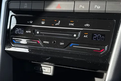 22 of 47 for VOLKSWAGEN T-ROC 1.5 TSI Life 5dr