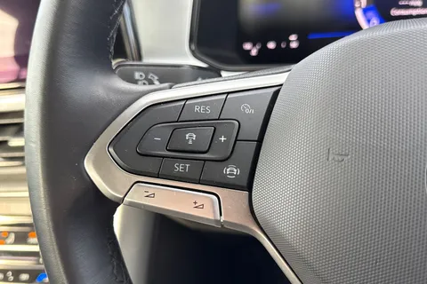 33 of 47 for VOLKSWAGEN T-ROC 1.5 TSI Life 5dr