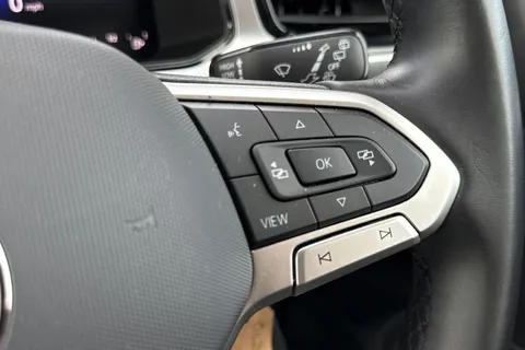 34 of 47 for VOLKSWAGEN T-ROC 1.5 TSI Life 5dr