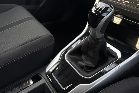 37 of 47 for VOLKSWAGEN T-ROC 1.5 TSI Life 5dr