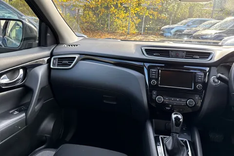 EO70FLJ Nissan Qashqai 1.3 DIG-T N-Connecta DCT Auto Euro 6 (s/s) 5dr Thumbnail #16