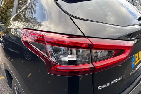 EO70FLJ Nissan Qashqai 1.3 DIG-T N-Connecta DCT Auto Euro 6 (s/s) 5dr Thumbnail #17