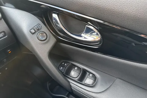 EO70FLJ Nissan Qashqai 1.3 DIG-T N-Connecta DCT Auto Euro 6 (s/s) 5dr Thumbnail #19