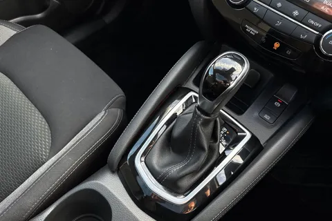 EO70FLJ Nissan Qashqai 1.3 DIG-T N-Connecta DCT Auto Euro 6 (s/s) 5dr Thumbnail #21