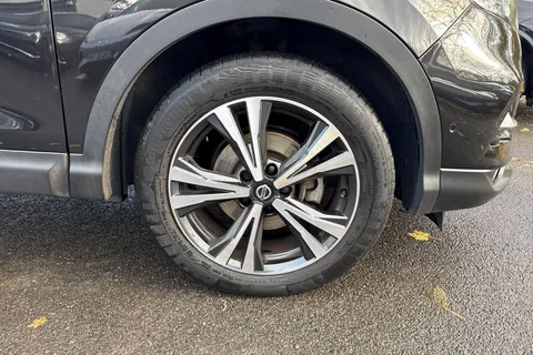 EO70FLJ Nissan Qashqai 1.3 DIG-T N-Connecta DCT Auto Euro 6 (s/s) 5dr Thumbnail #23