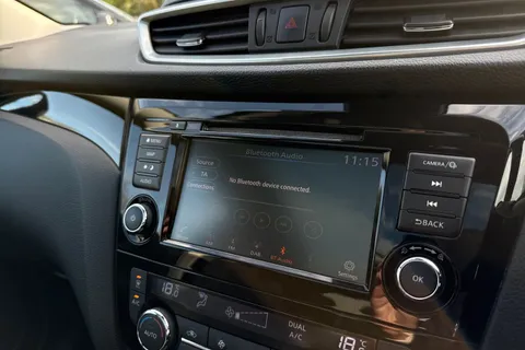 EO70FLJ Nissan Qashqai 1.3 DIG-T N-Connecta DCT Auto Euro 6 (s/s) 5dr Thumbnail #28