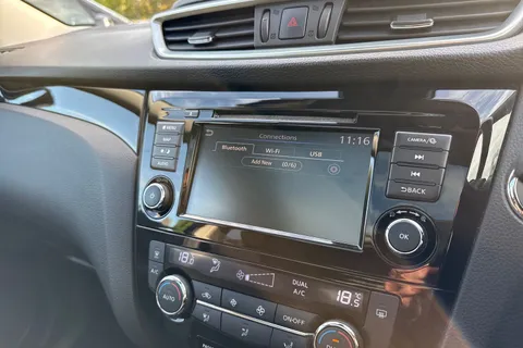 EO70FLJ Nissan Qashqai 1.3 DIG-T N-Connecta DCT Auto Euro 6 (s/s) 5dr Thumbnail #30