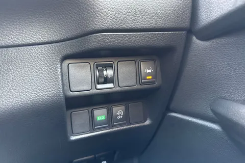 EO70FLJ Nissan Qashqai 1.3 DIG-T N-Connecta DCT Auto Euro 6 (s/s) 5dr Thumbnail #34