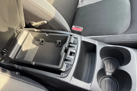 EO70FLJ Nissan Qashqai 1.3 DIG-T N-Connecta DCT Auto Euro 6 (s/s) 5dr Thumbnail #35