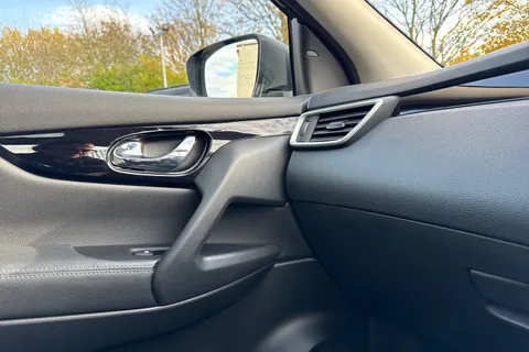 EO70FLJ Nissan Qashqai 1.3 DIG-T N-Connecta DCT Auto Euro 6 (s/s) 5dr Thumbnail #36