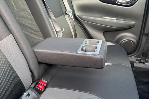 EO70FLJ Nissan Qashqai 1.3 DIG-T N-Connecta DCT Auto Euro 6 (s/s) 5dr Thumbnail #43