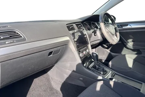 15 of 59 for Volkswagen Golf 1.4 TSI S Hatchback 5dr Petrol DSG Euro 6 (s/s) (125 ps)