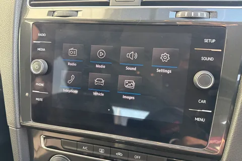 17 of 59 for Volkswagen Golf 1.4 TSI S Hatchback 5dr Petrol DSG Euro 6 (s/s) (125 ps)