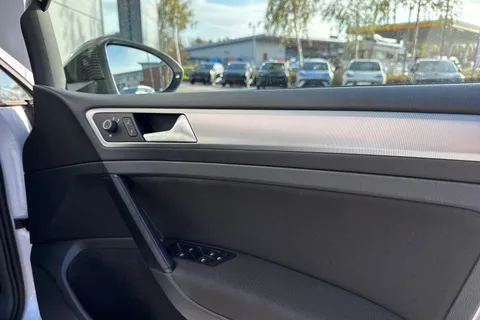 21 of 59 for Volkswagen Golf 1.4 TSI S Hatchback 5dr Petrol DSG Euro 6 (s/s) (125 ps)