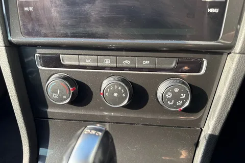 22 of 59 for Volkswagen Golf 1.4 TSI S Hatchback 5dr Petrol DSG Euro 6 (s/s) (125 ps)