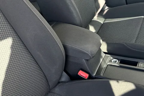 35 of 59 for Volkswagen Golf 1.4 TSI S Hatchback 5dr Petrol DSG Euro 6 (s/s) (125 ps)