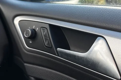 48 of 59 for Volkswagen Golf 1.4 TSI S Hatchback 5dr Petrol DSG Euro 6 (s/s) (125 ps)