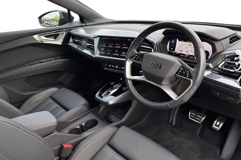 14 of 66 for Audi Q4 e-tron Q4 Sportback S line 45 e-tron 210,00 kW