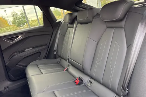 19 of 66 for Audi Q4 e-tron Q4 Sportback S line 45 e-tron 210,00 kW