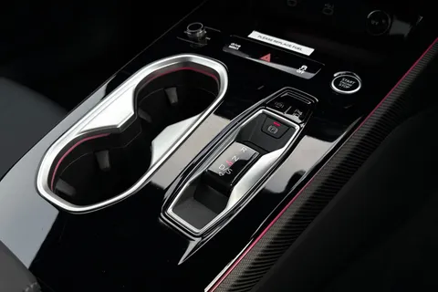 BG25EYP Audi A6 Avant Avant Launch Edition TDI quattro 204 PS S tronic Thumbnail #23