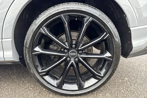 11 of 64 for Audi RS Q3 2.5 TFSI Audi Sport Edition Sportback S Tronic quattro Euro 6 (s/s) 5dr