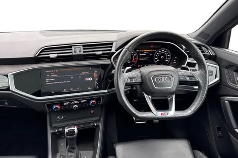 18 of 64 for Audi RS Q3 2.5 TFSI Audi Sport Edition Sportback S Tronic quattro Euro 6 (s/s) 5dr