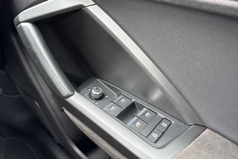 21 of 64 for Audi RS Q3 2.5 TFSI Audi Sport Edition Sportback S Tronic quattro Euro 6 (s/s) 5dr