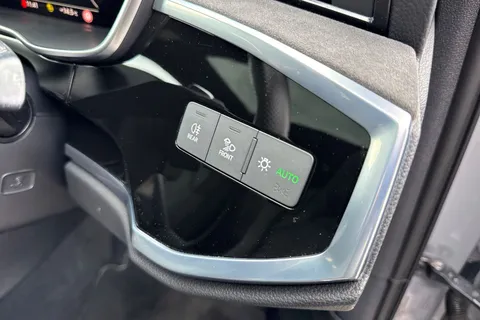 40 of 64 for Audi RS Q3 2.5 TFSI Audi Sport Edition Sportback S Tronic quattro Euro 6 (s/s) 5dr