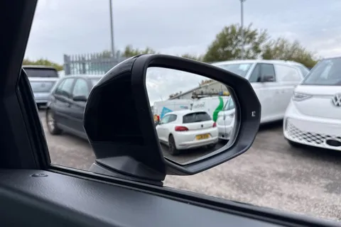 42 of 64 for Audi RS Q3 2.5 TFSI Audi Sport Edition Sportback S Tronic quattro Euro 6 (s/s) 5dr