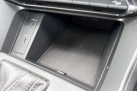 43 of 64 for Audi RS Q3 2.5 TFSI Audi Sport Edition Sportback S Tronic quattro Euro 6 (s/s) 5dr