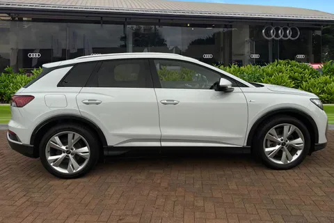 KY24UNM Audi Q4 e-tron 250kW 55 Quattro 82kWh S Line 5dr Auto [Leather] Thumbnail #4