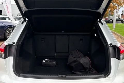 KY24UNM Audi Q4 e-tron 250kW 55 Quattro 82kWh S Line 5dr Auto [Leather] Thumbnail #11