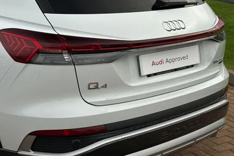 KY24UNM Audi Q4 e-tron 250kW 55 Quattro 82kWh S Line 5dr Auto [Leather] Thumbnail #17