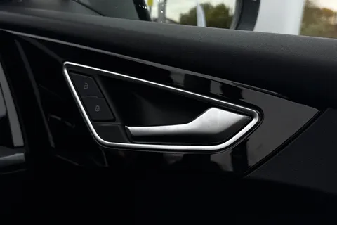 KY24UNM Audi Q4 e-tron 250kW 55 Quattro 82kWh S Line 5dr Auto [Leather] Thumbnail #19